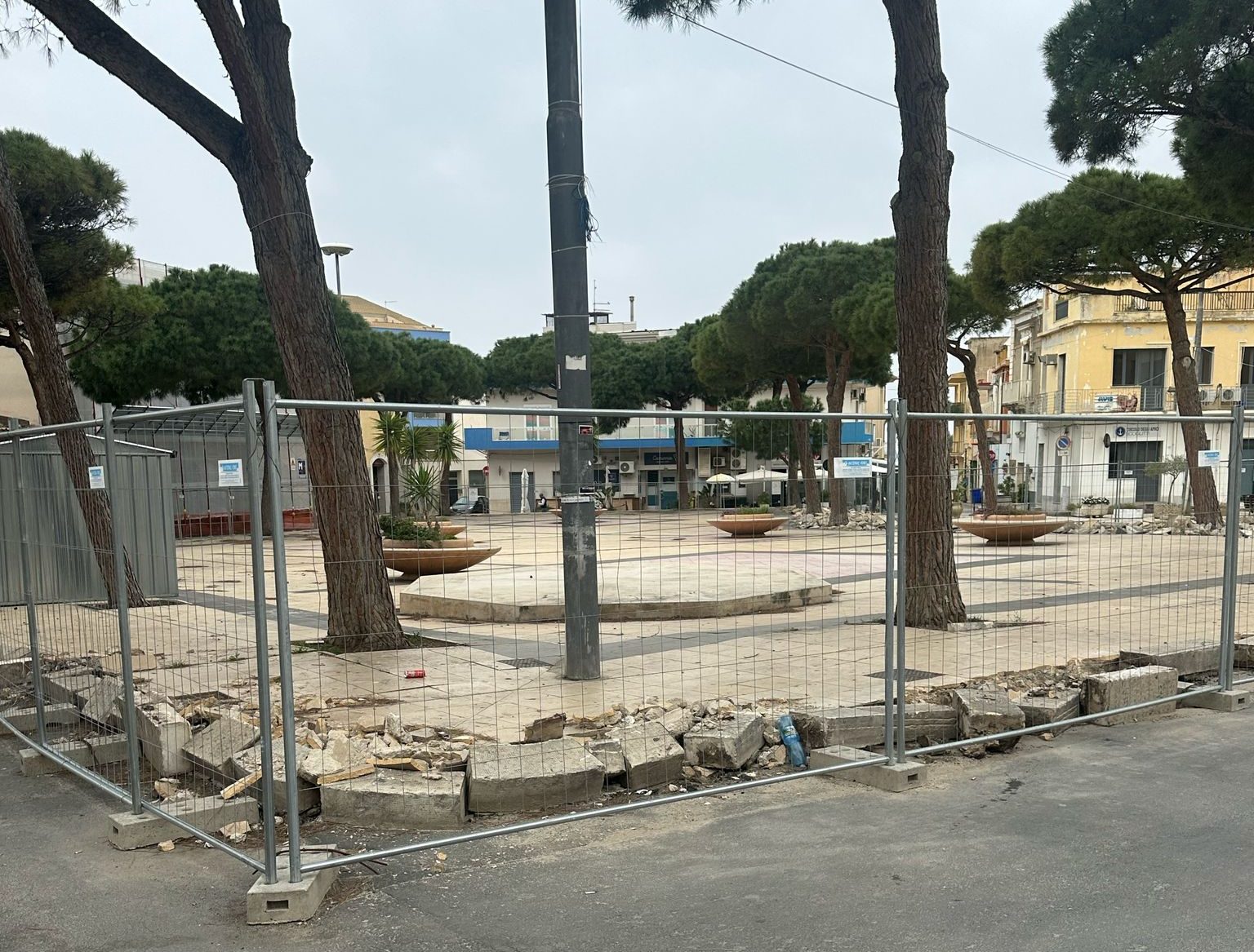Scoglitti, lavori iniziati e sospesi in piazza Cavour: estate a rischio tra cantieri e disagi