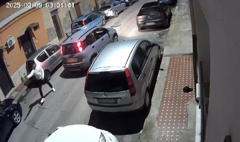 I momenti del tentato omicidio di Vittoria in un video di sorveglianza