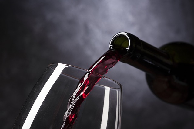 Dal Cerasuolo di Vittoria alle escort: al Vinitaly il vino siciliano brilla… ma anche la domanda di incontri