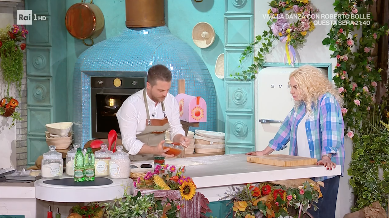 La Scaccia Ragusana conquista Rai1, la Clerici: “L’ho mangiata è buonissima”