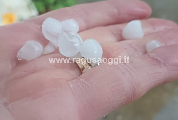 Grandine grossa come ceci nel chiaramontano. Tra sole e temporali, l’instabilità accompagnerà il 25 aprile