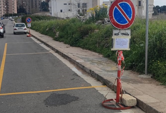 Ragusa, finalmente i nuovi stalli per lo scuolabus davanti alla scuola Berlinguer