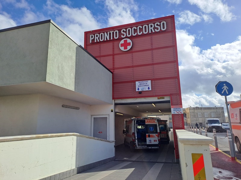 Ossa rotte e danni al pronto soccorso. Obbligo di firma per la 25enne di Santa Croce