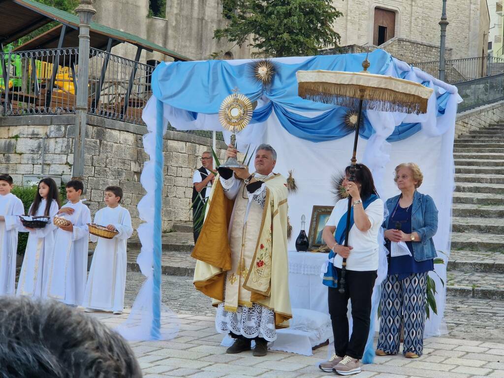 Storie di Sicilia: un’antica tradizione. gli Altarini del mese di maggio dedicati alla Madonna