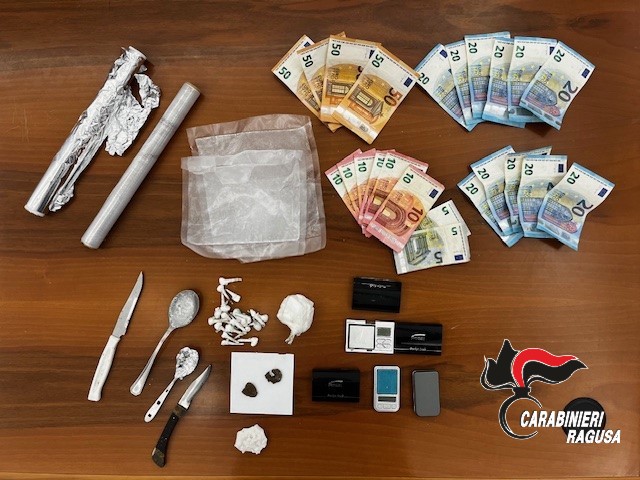 Droga in un motorino, arrestato anche un minorenne a Ragusa