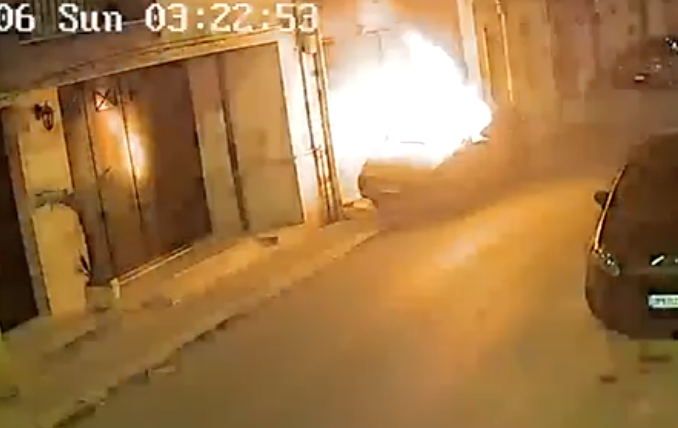 Ancora auto in fiamme a Vittoria. Un’oscura mano si cela dietro incendio