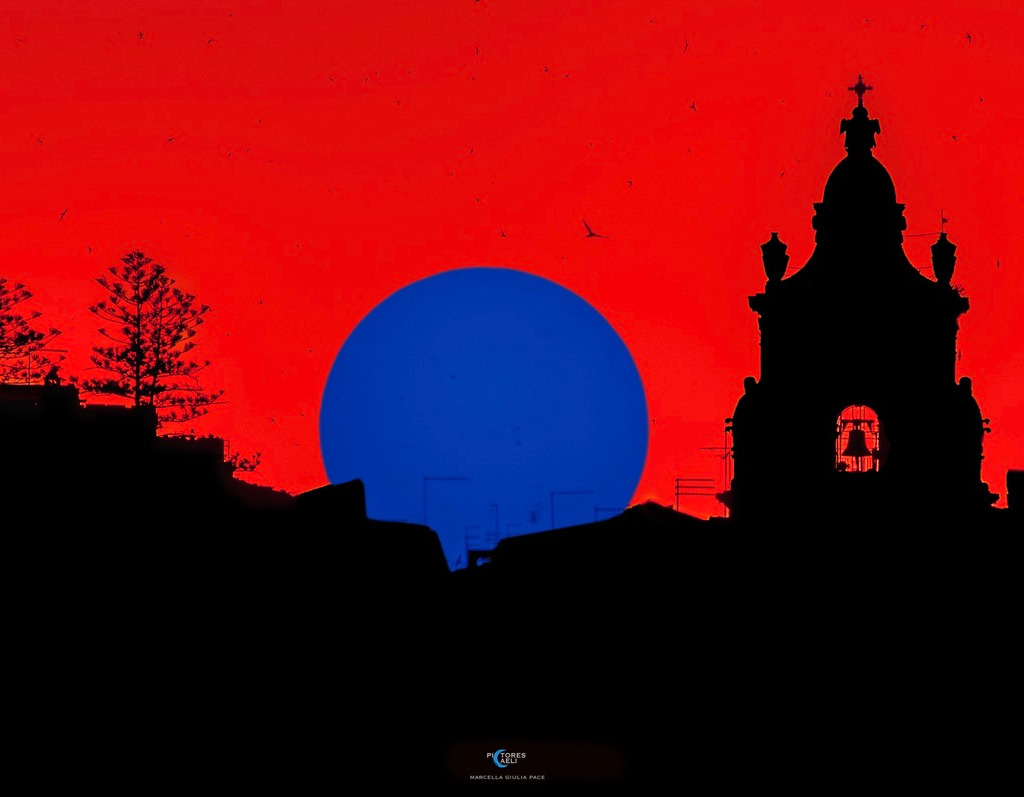Il sole dietro l’Ecce Homo di Ragusa: per la Nasa è la foto del giorno