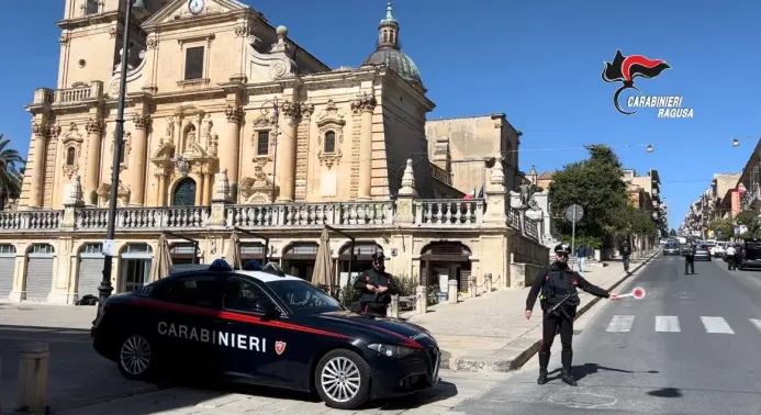 Panico a Ragusa. Forze dell’ordine in versione antisommossa per un uomo in alterazione psichica