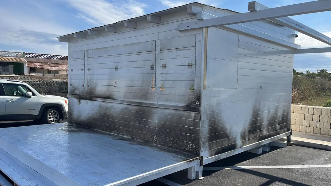 Incendio doloso a Portopalo, intimidazione contro la famiglia del sindaco