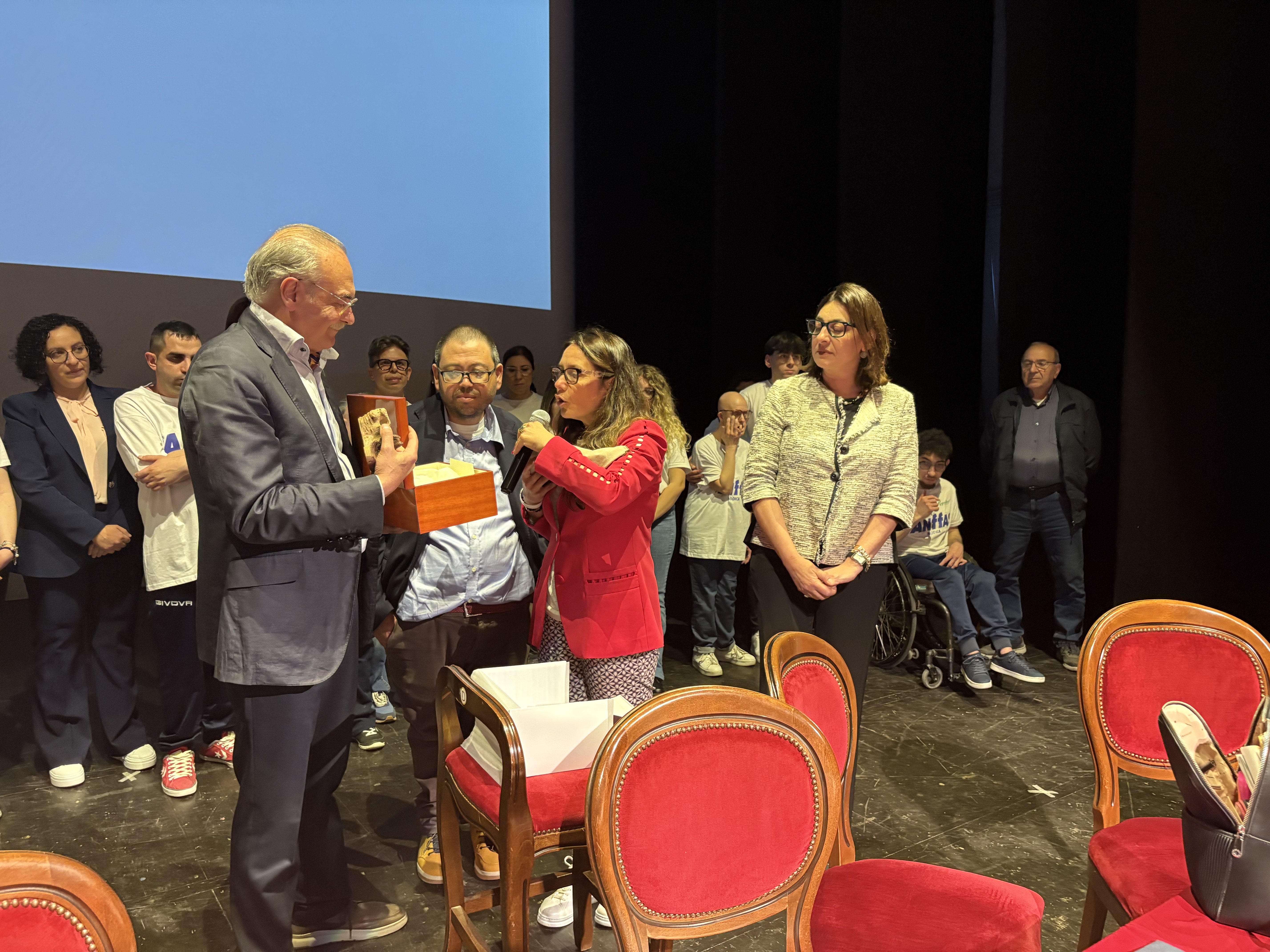 ll volto umano delle istituzioni: Il Ministro per le disabilità, Locatelli, a Modica conquista tutti parlando con il cuore