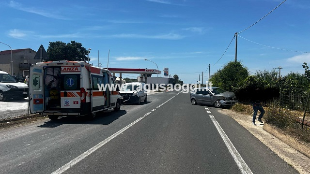 Paura in strada: due feriti dopo scontro frontale tra due auto sulla Chiaramonte-Comiso. Altro incidente vicino a Vittoria