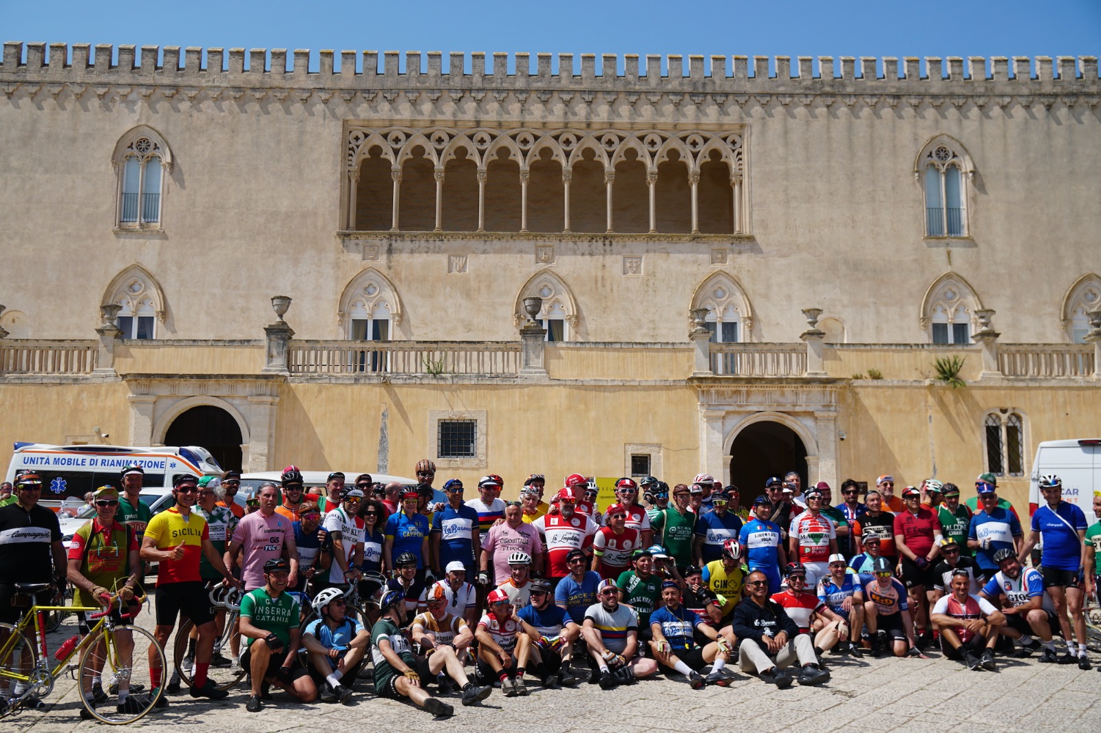 Hanno attraversato Ragusa in bici d’epoca: ecco com’è andata “La Barocca”