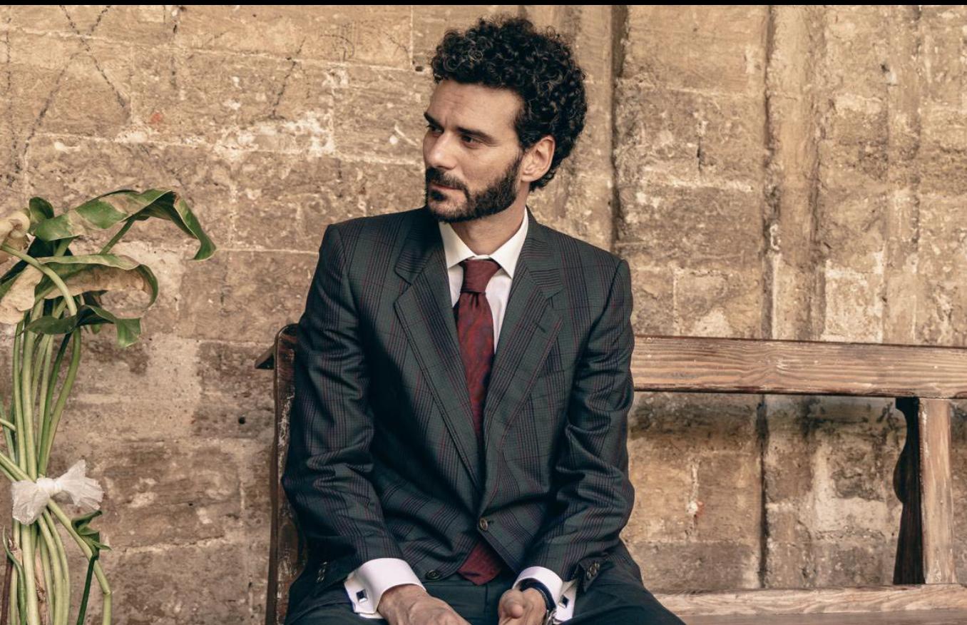 Da magistrato a fratello devoto: l’attore Giovanni Arezzo porta in scena il legame profondo tra Francesca Morvillo e Falcone