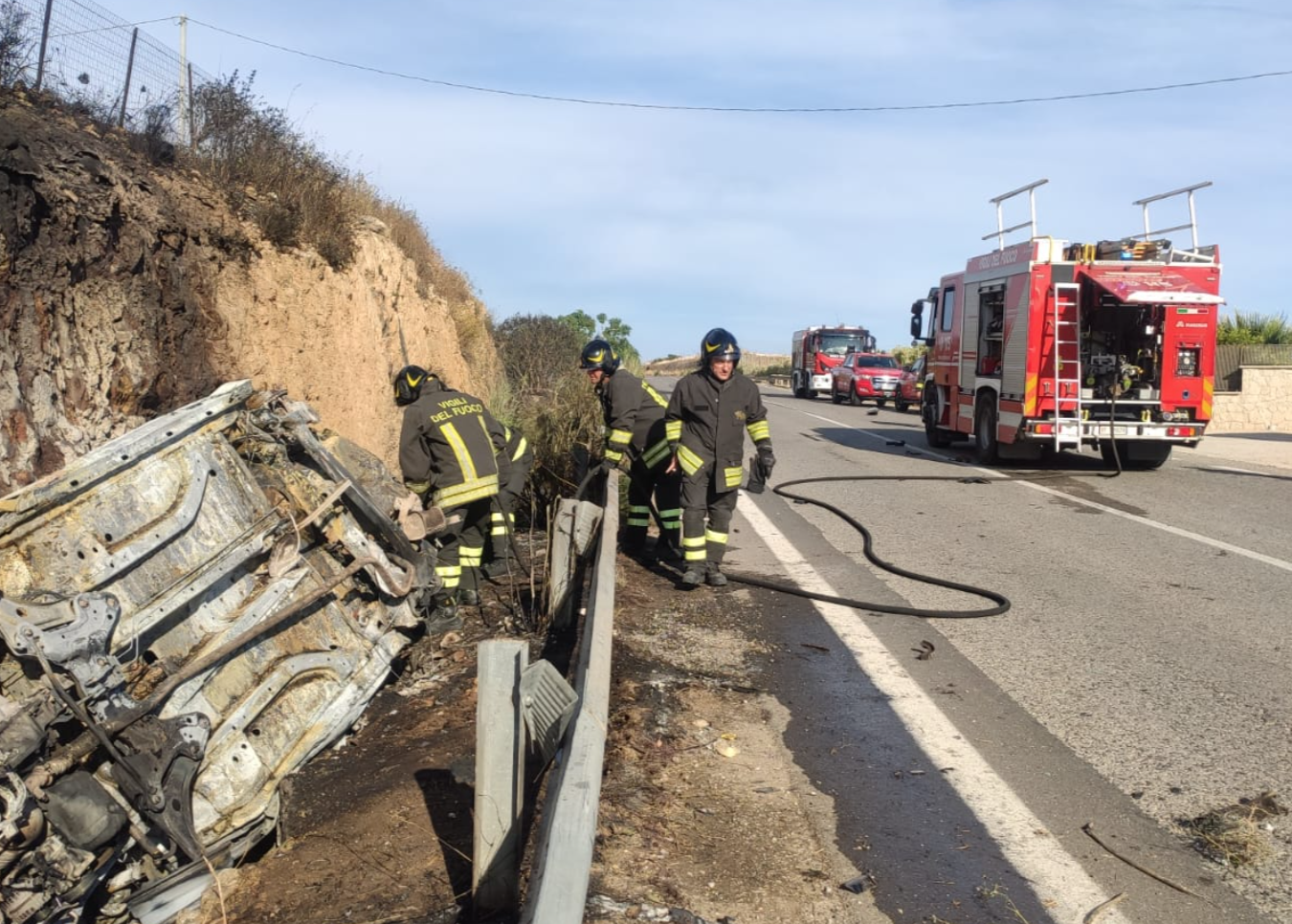 Incidente mortale tra Donnalucata e Marina di Ragusa: auto prende fuoco dopo lo scontro, vittima muore carbonizzata. Ferita una 23enne