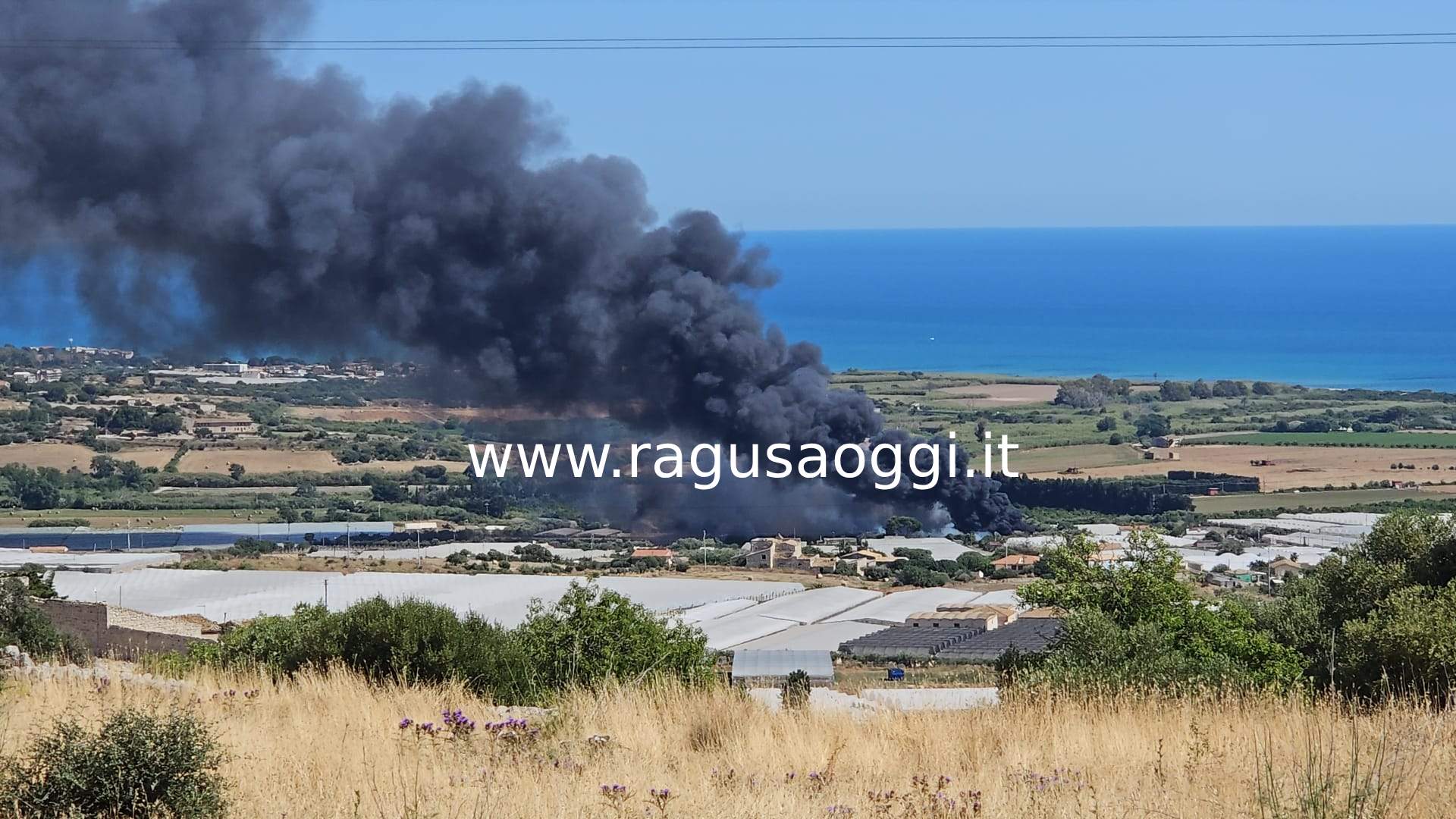 Fuga dalle case, serre distrutte e riserva minacciata: l’area iblea messa in ginocchio dal fuoco