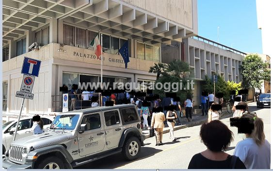 Tribunale di Ragusa evacuato in 5 minuti: esercitazione antincendio a sorpresa