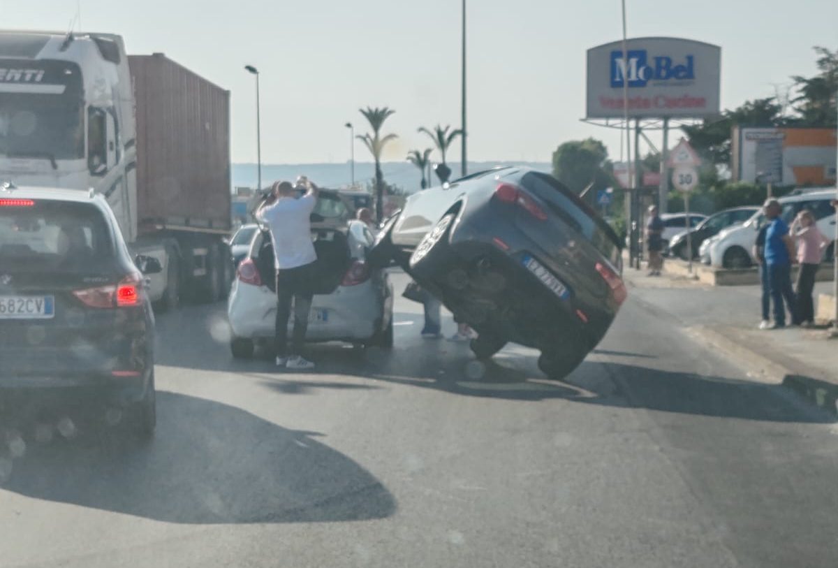 Modica paralizzata per ore: coreografico incidente al Polo commerciale manda in tilt la città