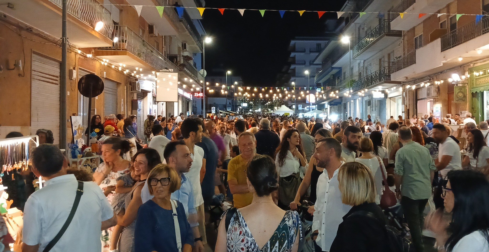 Invasione di gente per la festa di quartiere: Platani in Festa fa il botto! VIDEO