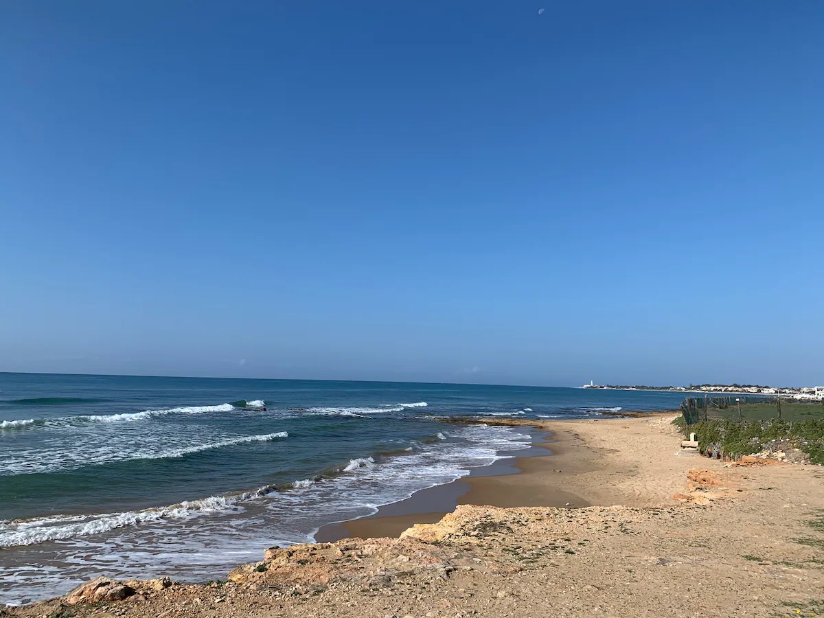 Passo Marinaro: stabilimento balneare abusivo su area vincolata, scatta il sequestro