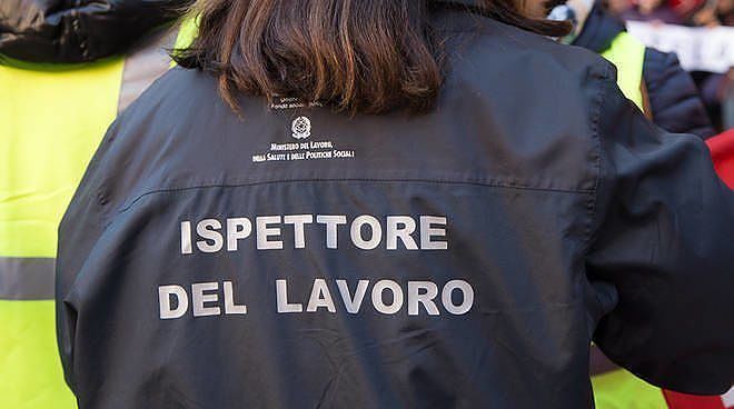Dietro il lusso il lavoro nero: ecco cosa hanno scoperto gli ispettori nei resort del ragusano