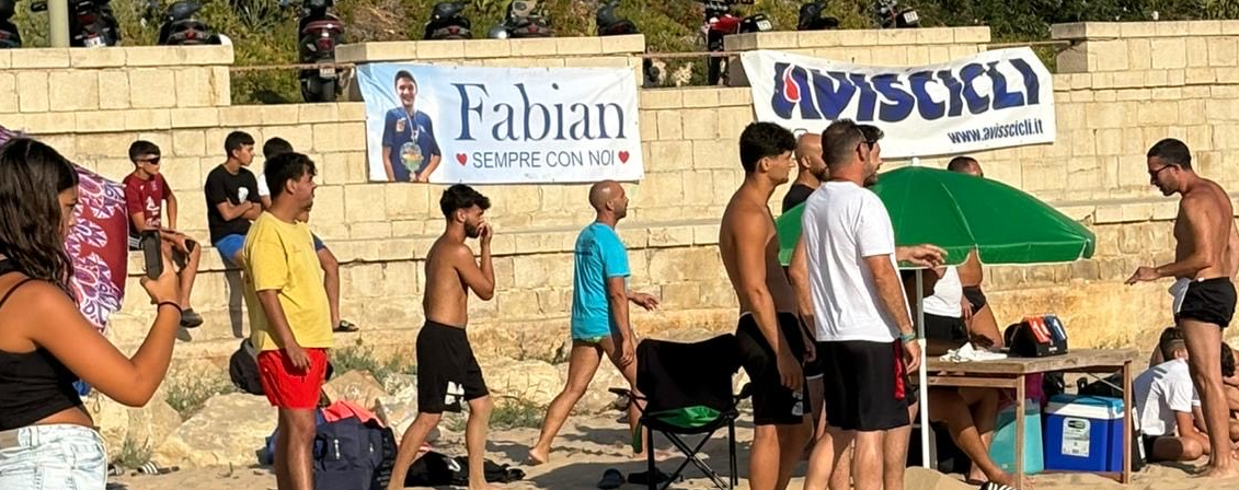 Primo Memorial di Beach Handball “Fabian Tabaku”: sulla spiaggia di Cava d’Aliga quattro giorni di sport