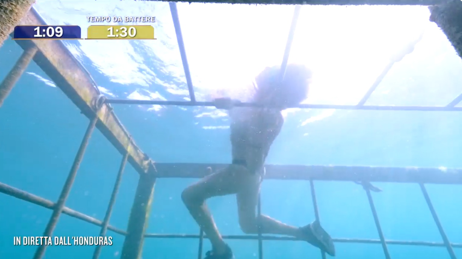 Panico in diretta all’Isola dei Famosi: l’attrice ragusana Loredana Cannata resta impigliata sott’acqua e rischia di affogare