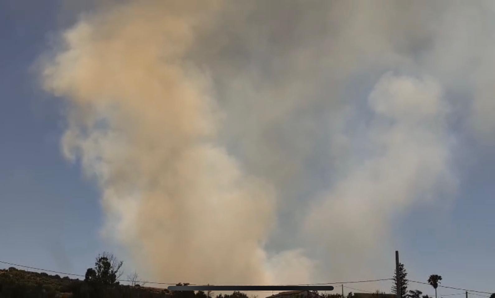 Fiamme tra Comiso e Santa Croce: paura in contrada Piombo