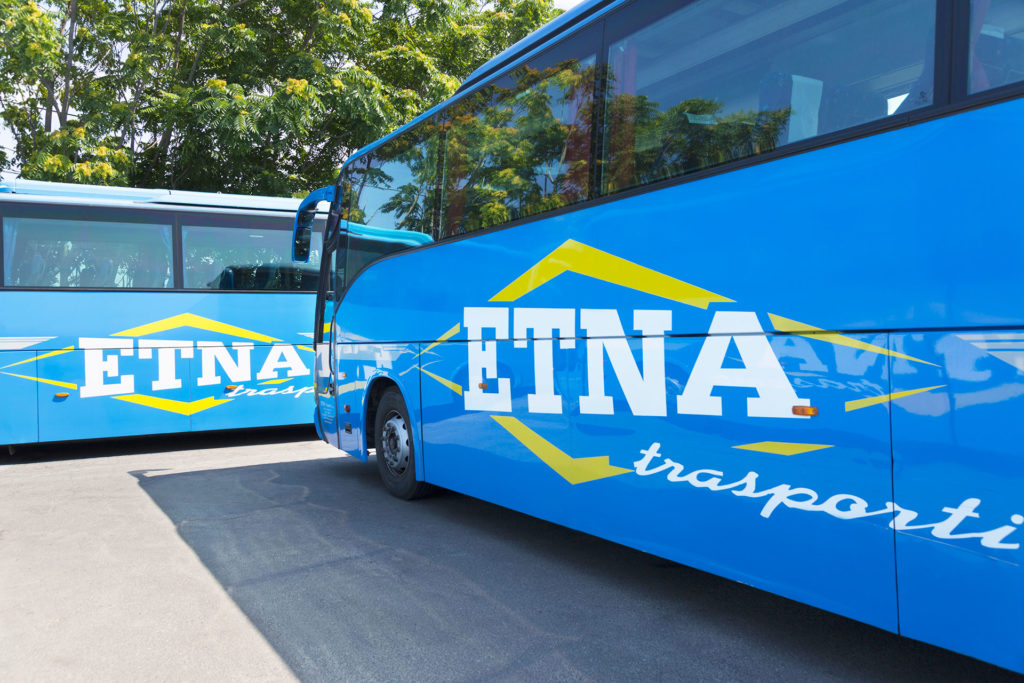 Autobus senza aria condizionata sotto il sole rovente: il viaggio Ragusa-Catania diventa un inferno