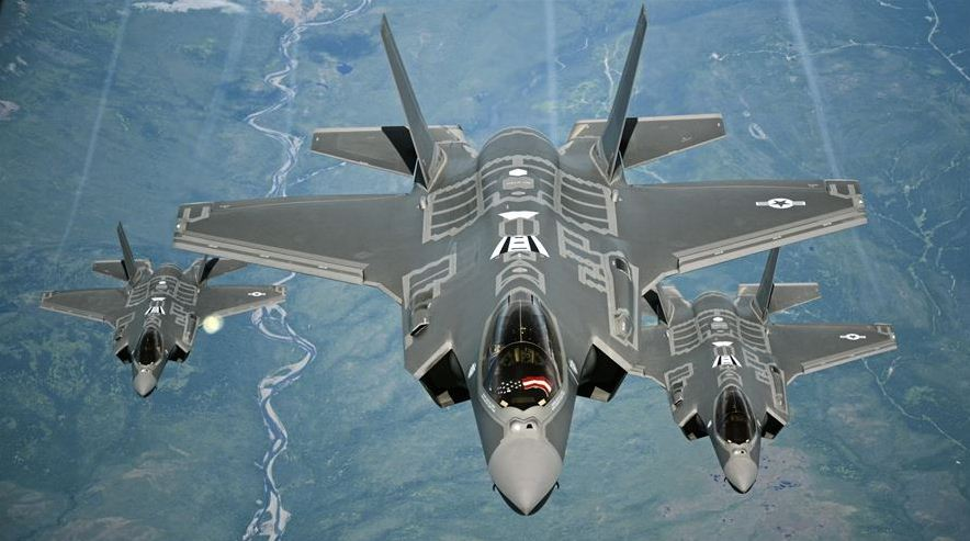 Aerei F-35, la Sicilia diventa base d’addestramento: Crosetto esulta, Dipasquale attacca: “Non vogliamo diventare un hub di guerra. Servono porti e infrastrutture, non jet militari”