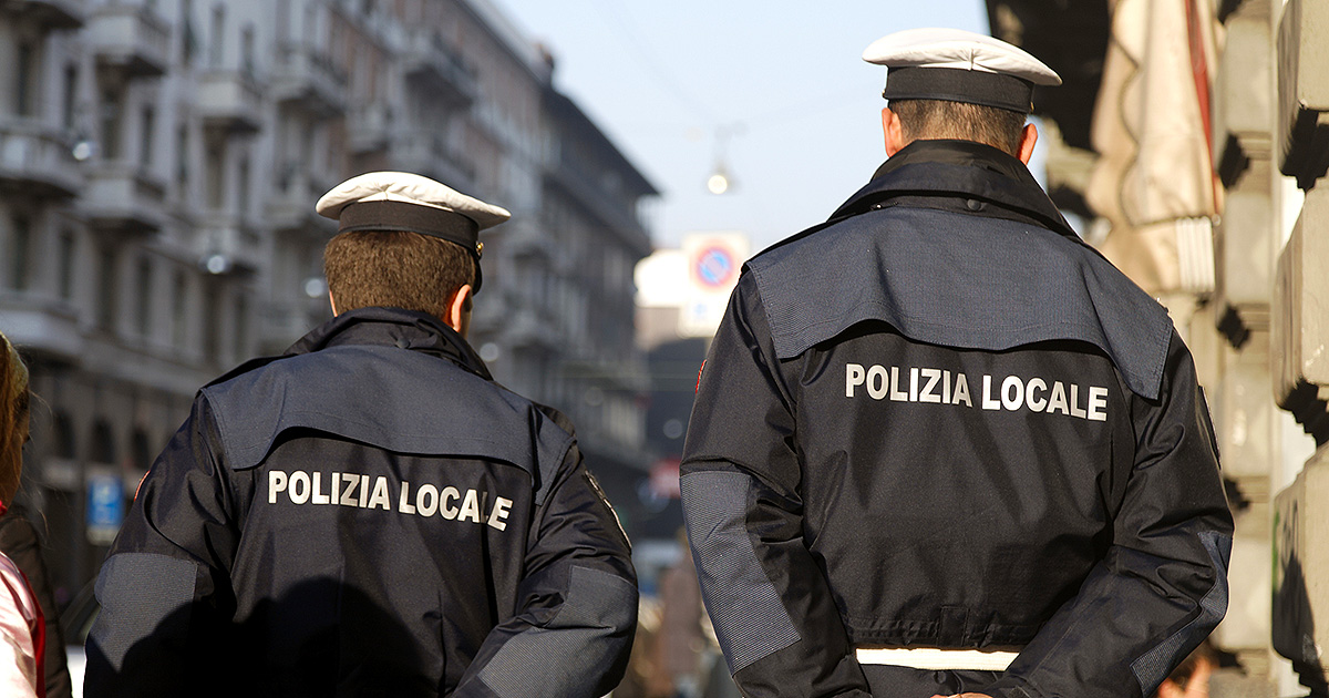 Scicli: 11 cuccioli salvati dalla Polizia Locale. Un proprietario multato perchè il suo cane mordeva gli pneumatici delle auto in transito