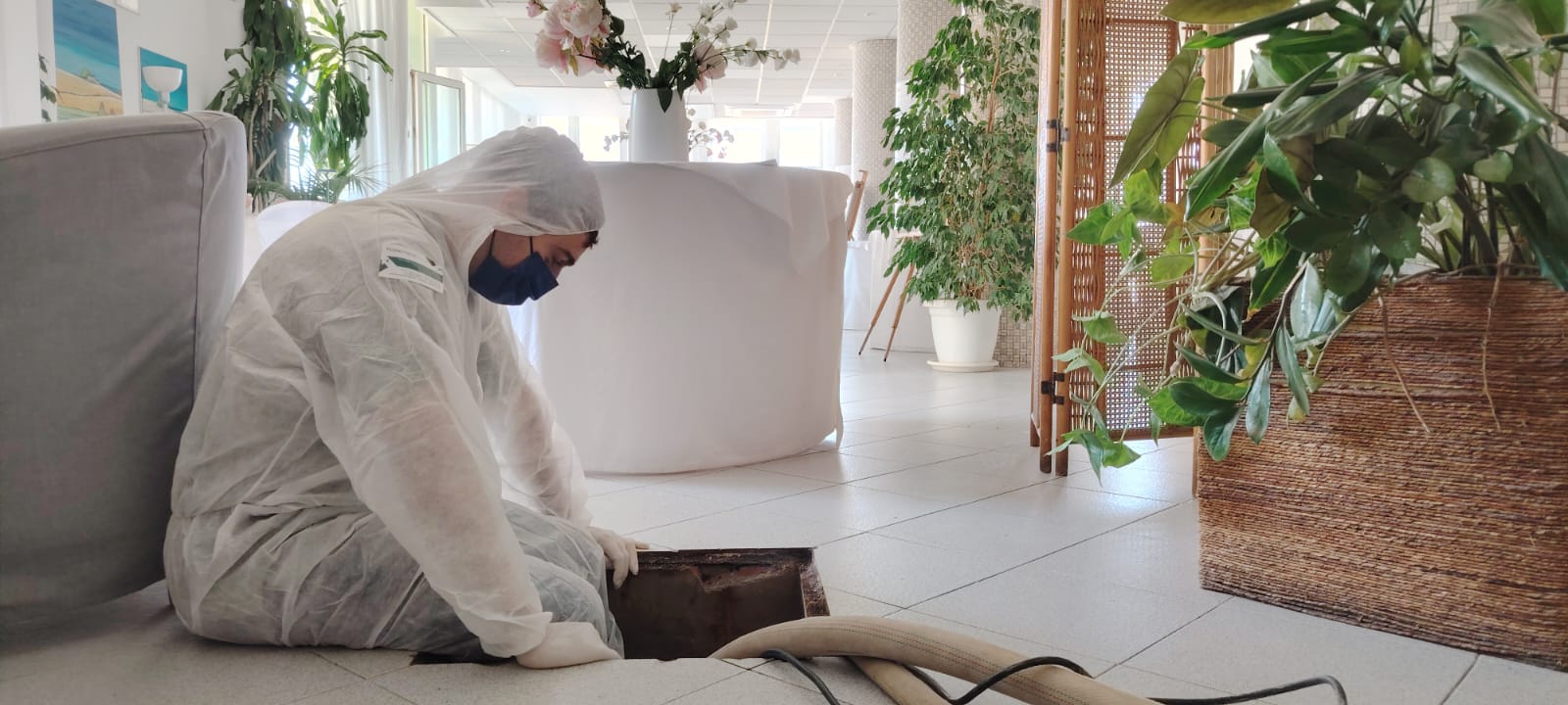Acqua inquinata a Scoglitti, molti i casi di gastroenterite, guardie mediche prese d’assalto. Un’albergatrice: “Abbiamo sanificato le nostre vasche idriche”