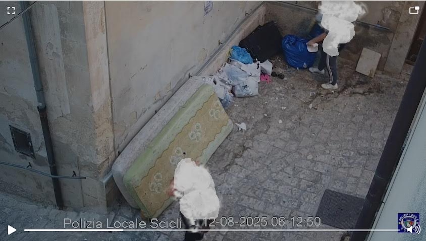 Scicli, telecamere incastrano gli incivili: multe per i “furbetti” dei rifiuti in via Matarazzo