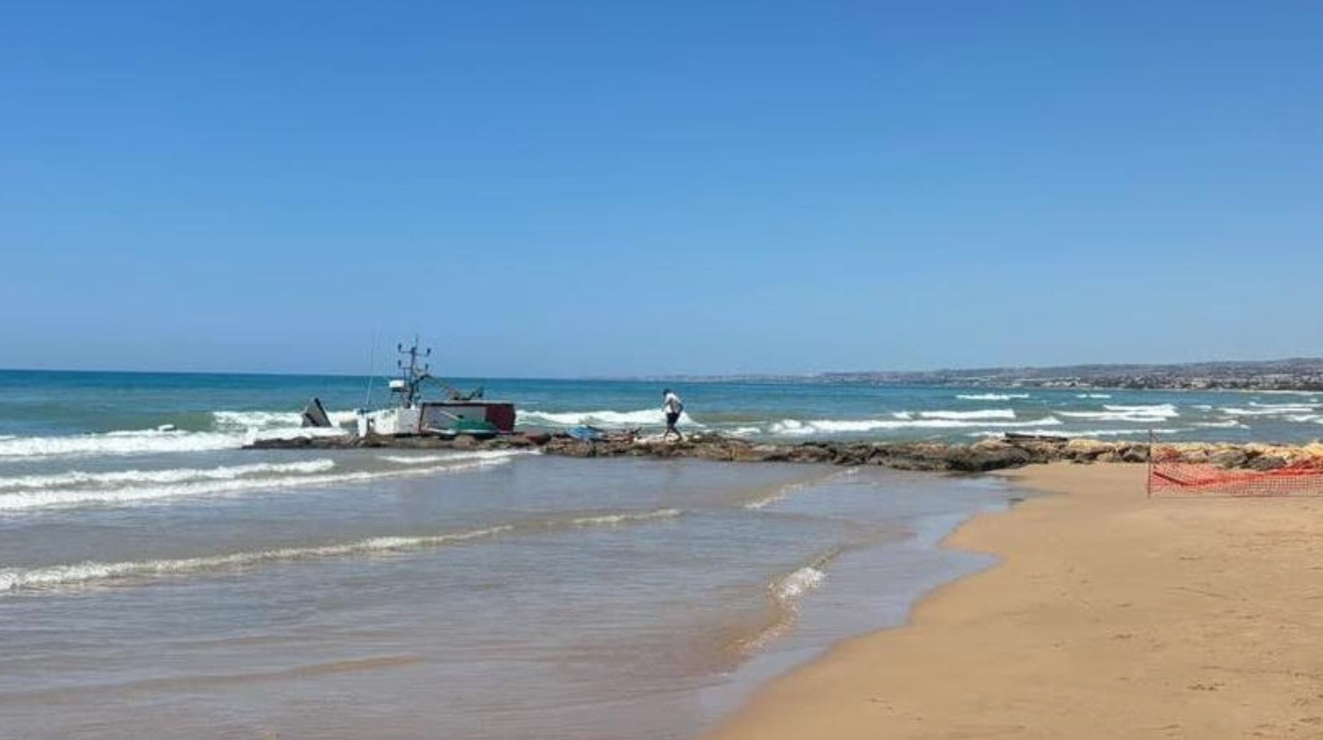 Sciolto il mistero delle tante cipolle che erano sul motopeschereccio incagliato nel mare di Bruca