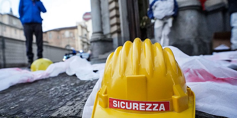 Scende dal camion e si infilza con una forbice: incidente sul lavoro, ferito un autista a Scicli