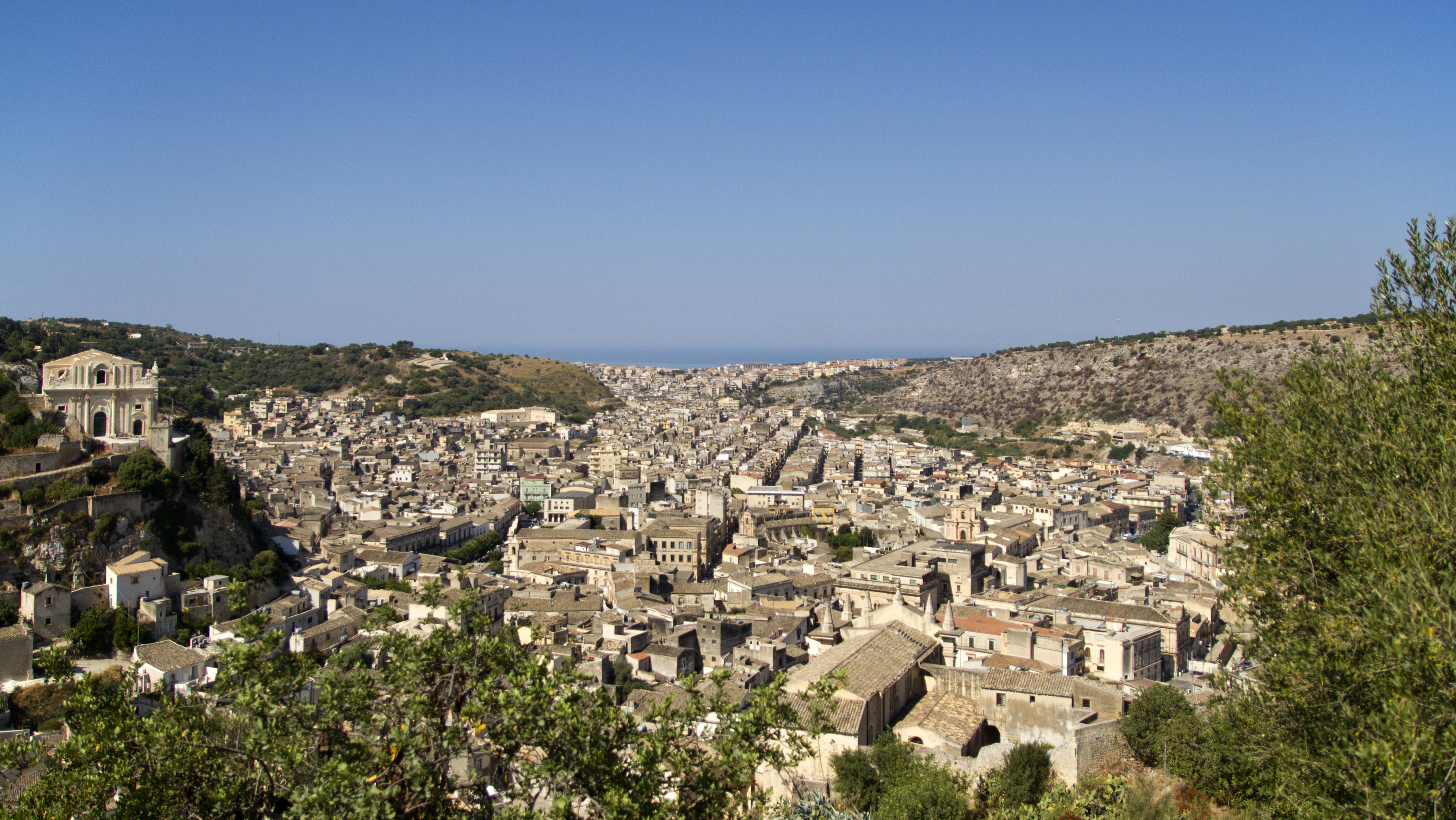 Scicli non si piega al malaffare: la città di Montalbano alza la voce contro le bande criminali