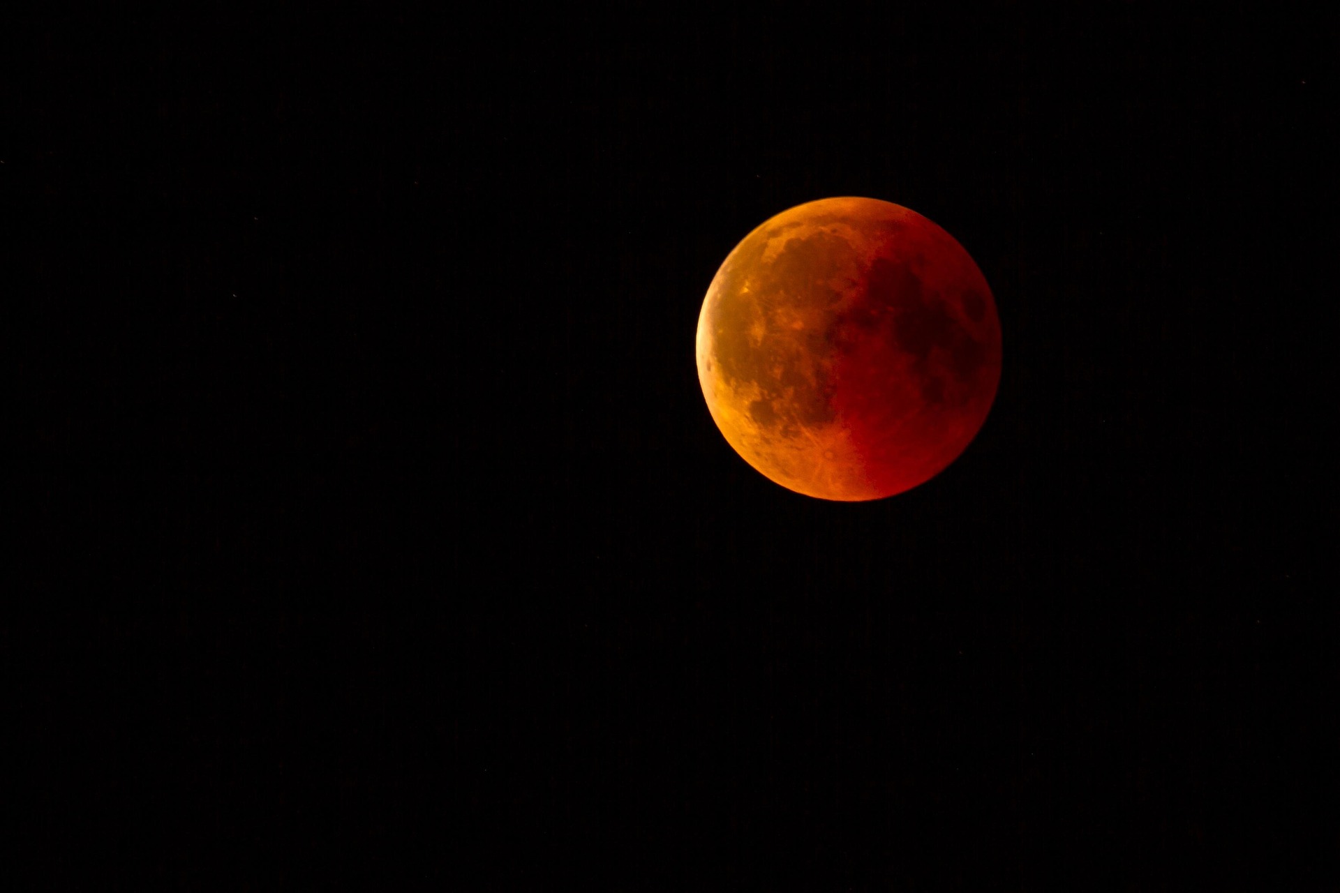 Modica, ultima passeggiata notturna “Lune d’Oriente” tra i vicoli di Cartidduni