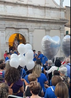 Comiso, niente fuochi d’artificio nella festa Madonna delle Grazie: palloncini in cielo per Carlotta e Raffaele