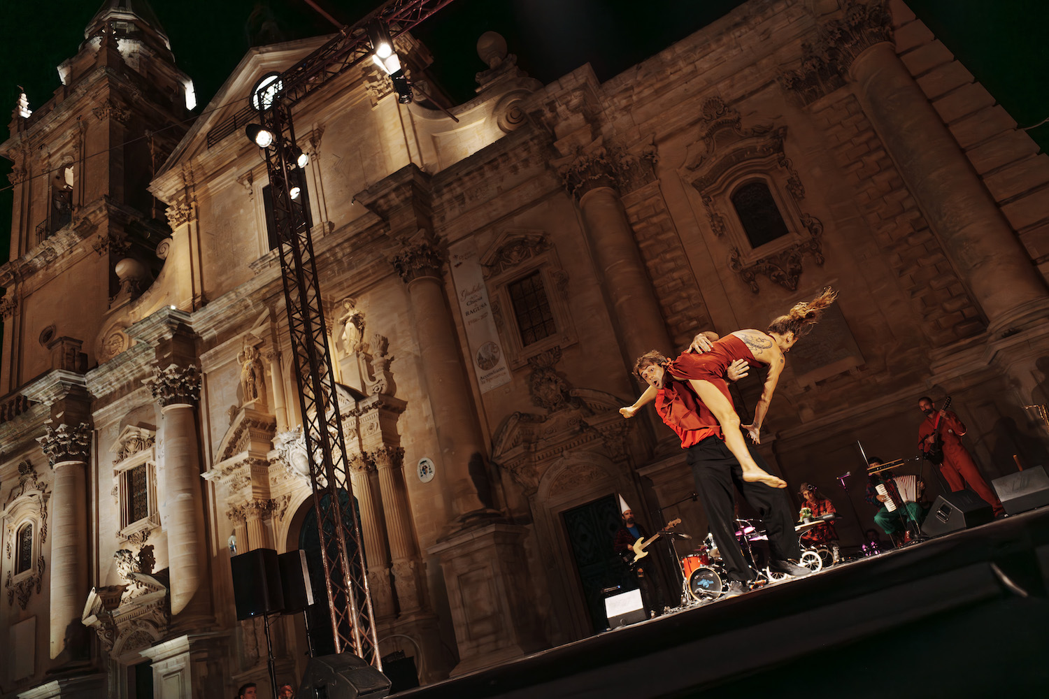 Gran finale per i 30 anni di Ibla Buskers: la città si è trasformata in un teatro a cielo aperto