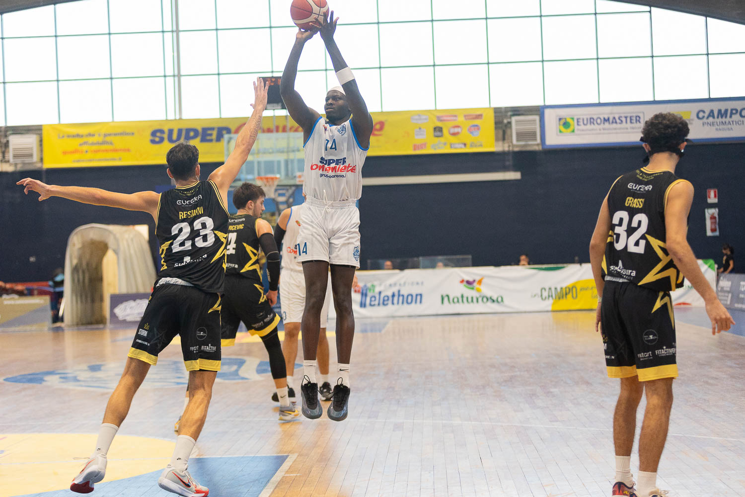 Basket Serie B: Virtus Ragusa seconda, Adeola protagonista della rinascita