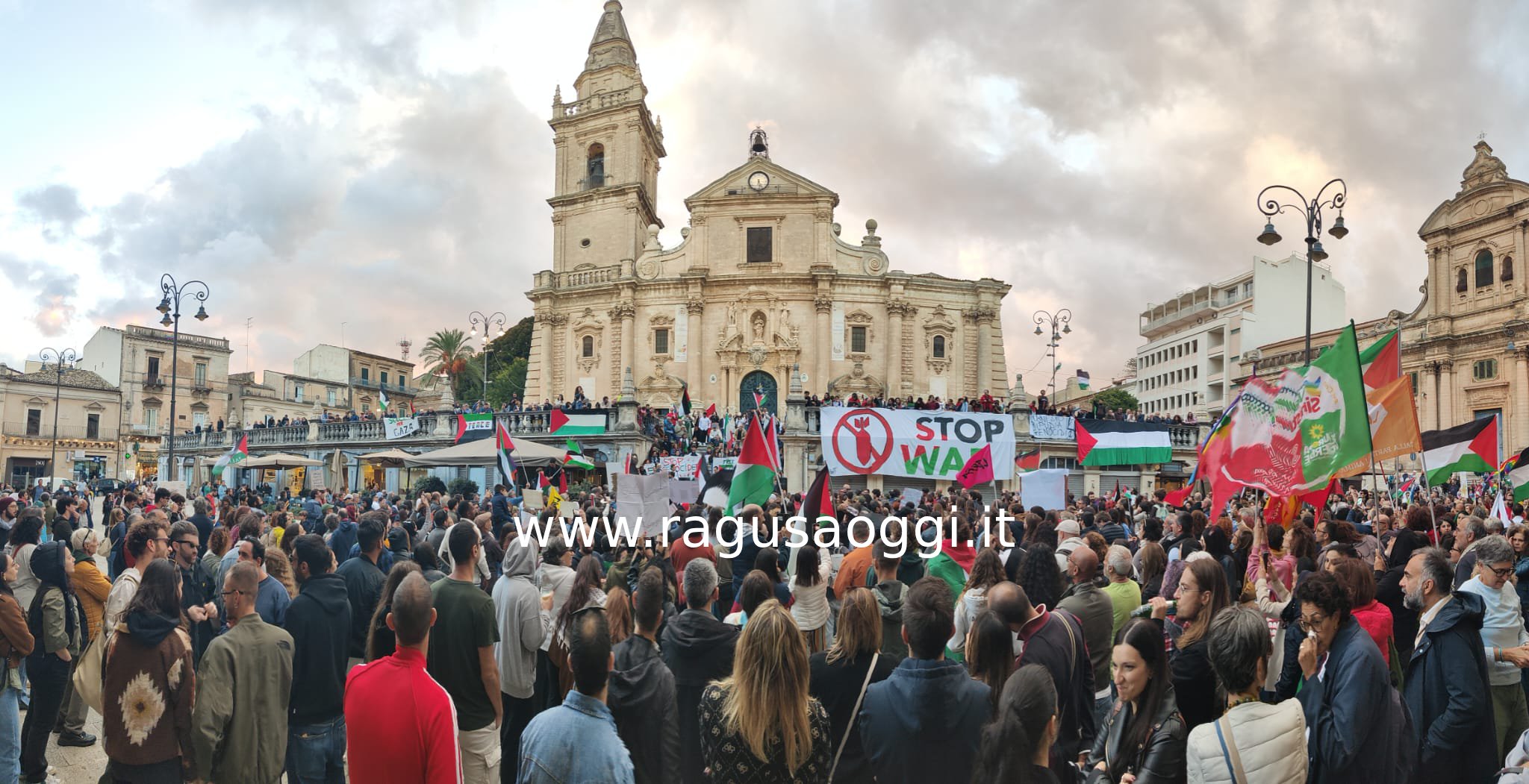 Ragusa in corteo per la Palestina: “Stop al genocidio, fermiamo la macchina bellica”. VIDEO