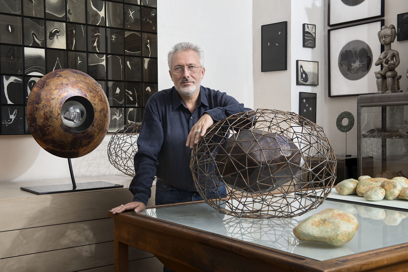 Scicli: sculture e installazioni in vetro di Giorgio Vigna nei Bassi Beneventano