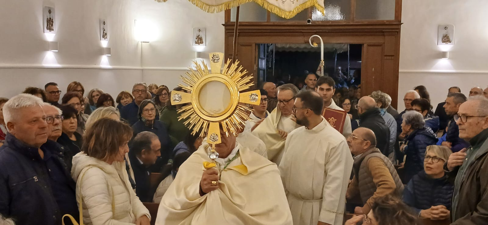 Grande partecipazione per l’apertura della nuova Cappella di Adorazione Eucaristica Continuata
