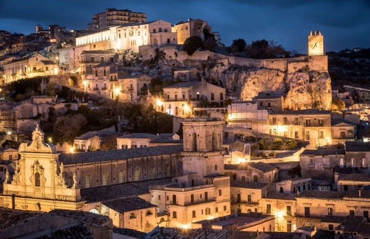 “Tra le pietre e le stelle”: il Gruppo Fotografico Luce Iblea a Modica e il suo nuovo progetto