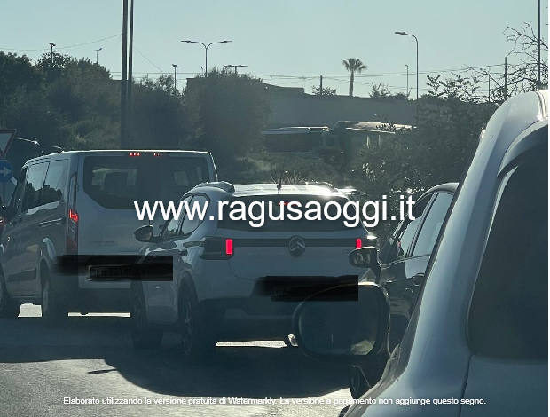 Traffico in tilt a Modica: attivati i semafori per la manutenzione sul Ponte Guerrieri, automobilisti esasperati