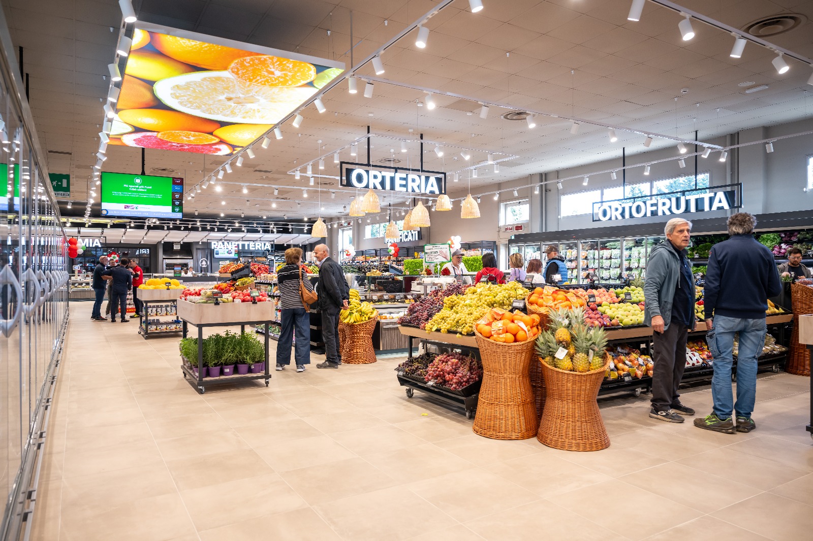 Festa a Ragusa per la riapertura del rinnovato Eurospar di via Fieramosca: nuovo look, tante offerte dedicate e la stessa vicinanza di sempre
