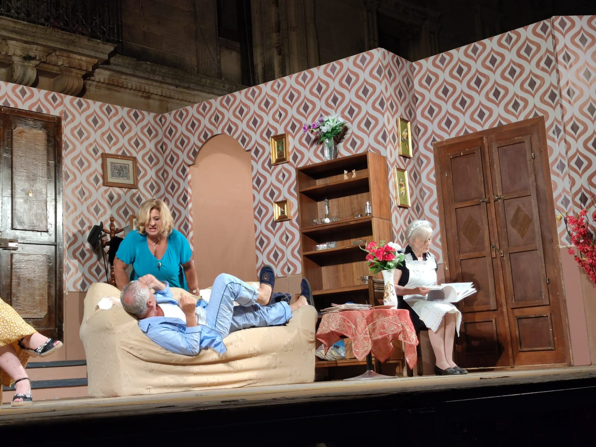 La commedia che smaschera le apparenze: Gli Amici del Teatro tornano sul palco a Ragusa