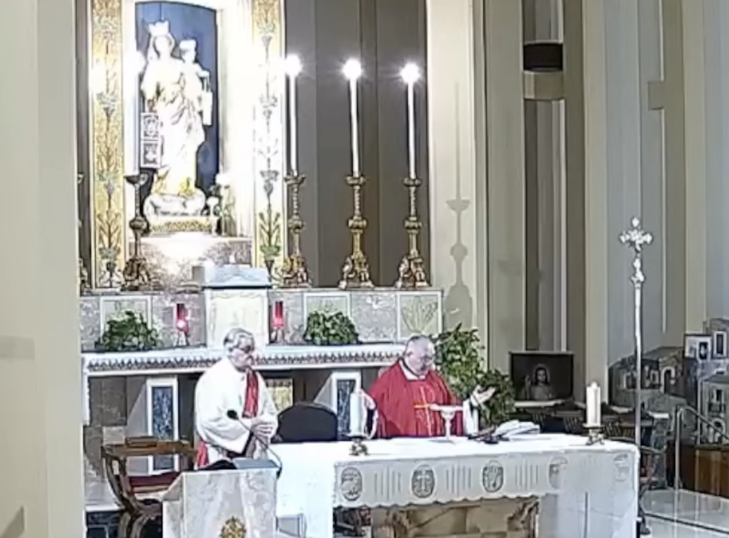 San Giovanni della Croce a Ragusa: fedeli in preghiera e riflessione al Carmine