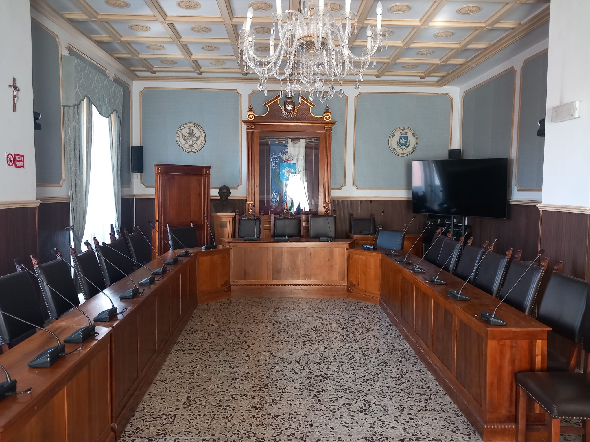 Al passo con i tempi: il Comune di Santa Croce Camerina digitalizza l’aula consiliare