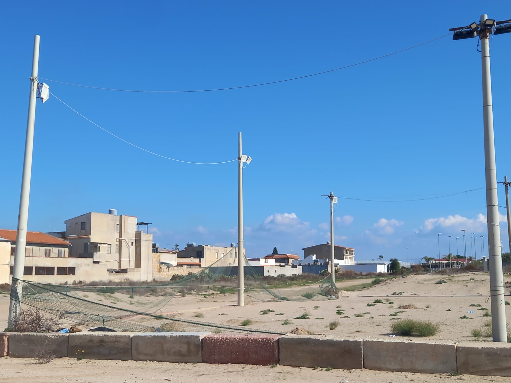Un hub sanitario contestato a Marina di Acate: sarà gestito da Asp ed Emergency, scatta la protesta
