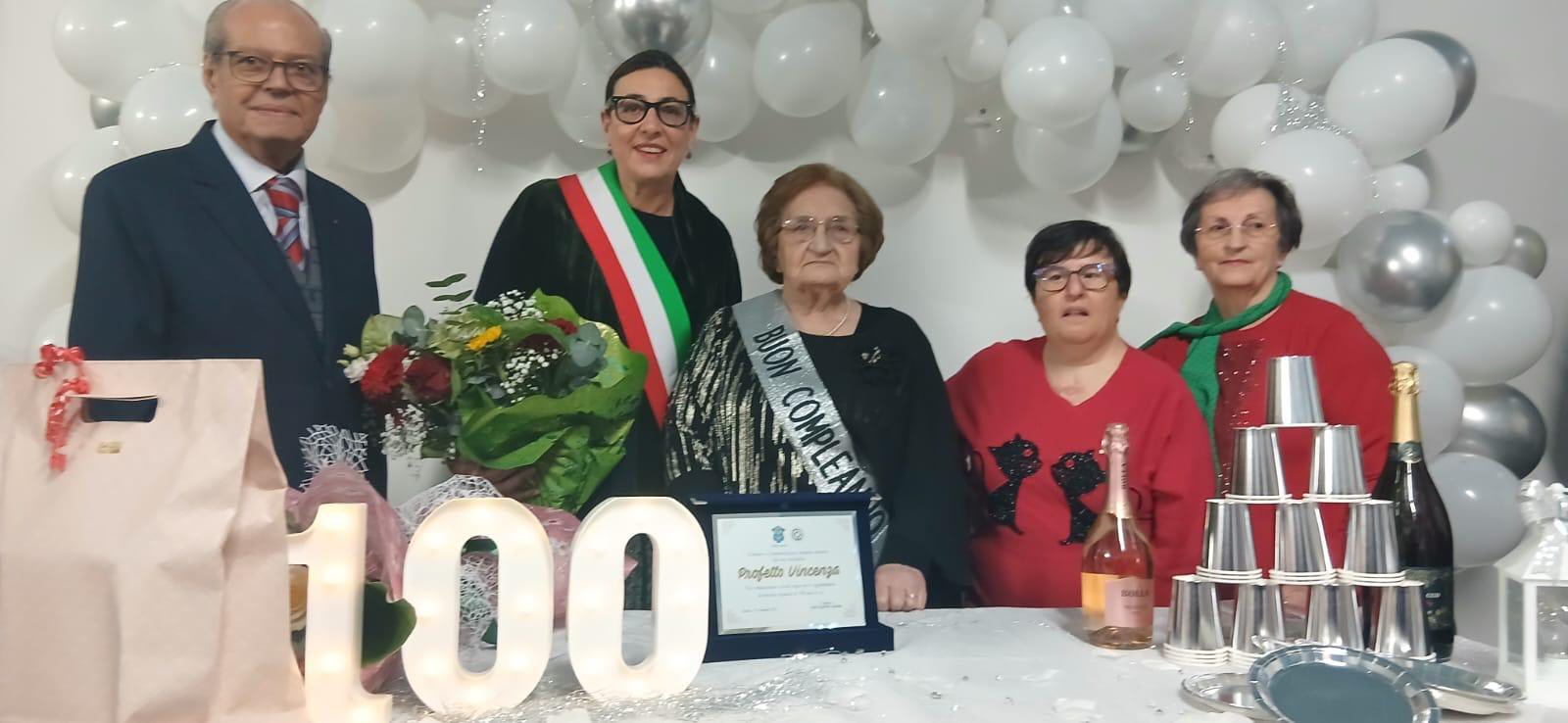 Le cento candeline della signora Vincenza Profetto a Modica: si allunga l’elenco dei centenari